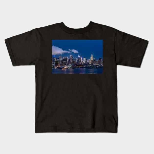 New York Skyline at Night Kids T-Shirt by zinchik